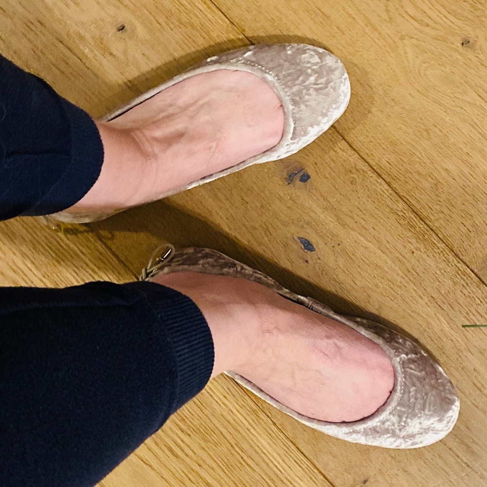 Kate Spade crushed velvet flat pearl gray size 7.5
